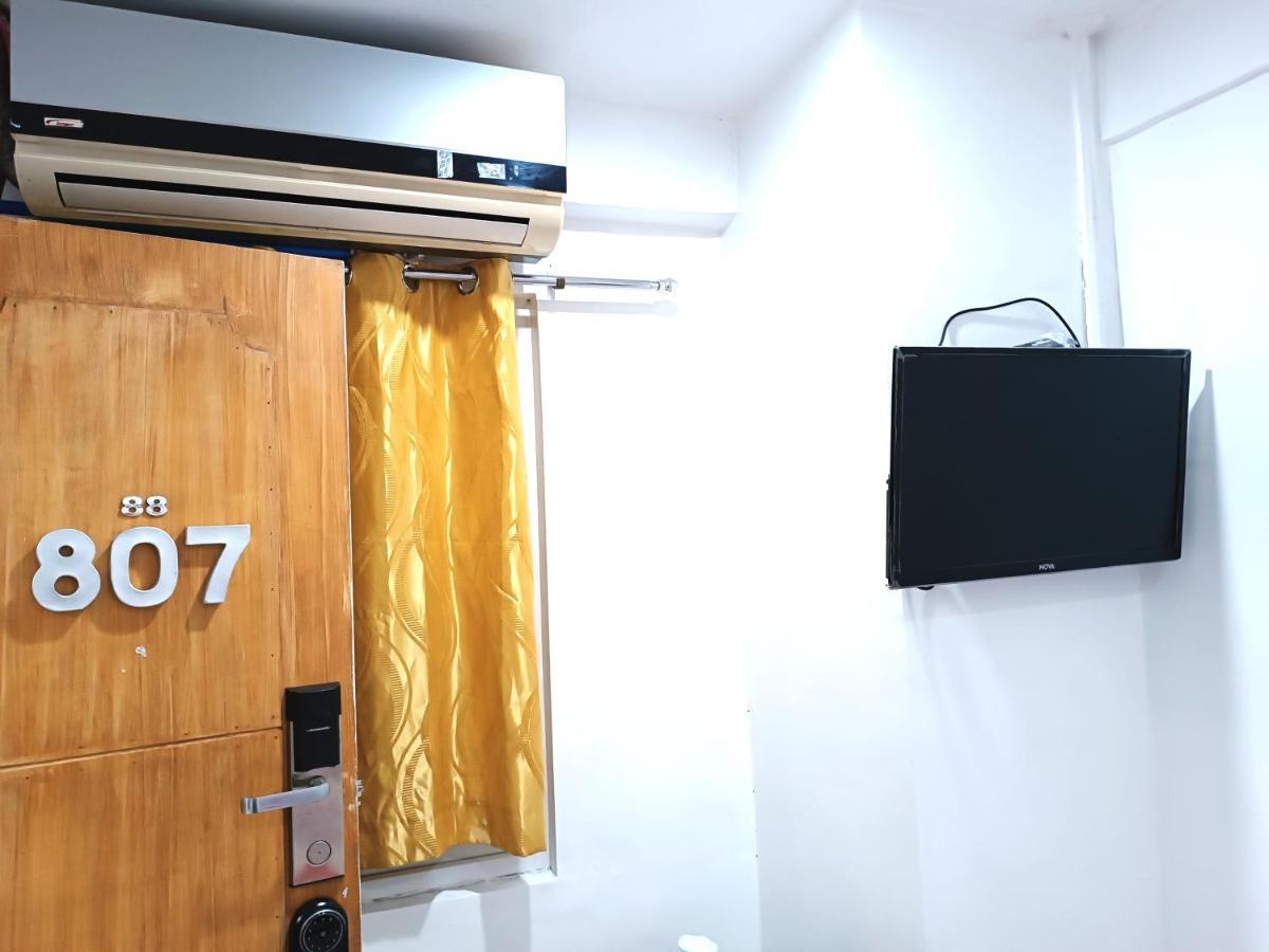 8Hostel Manila Exterior photo